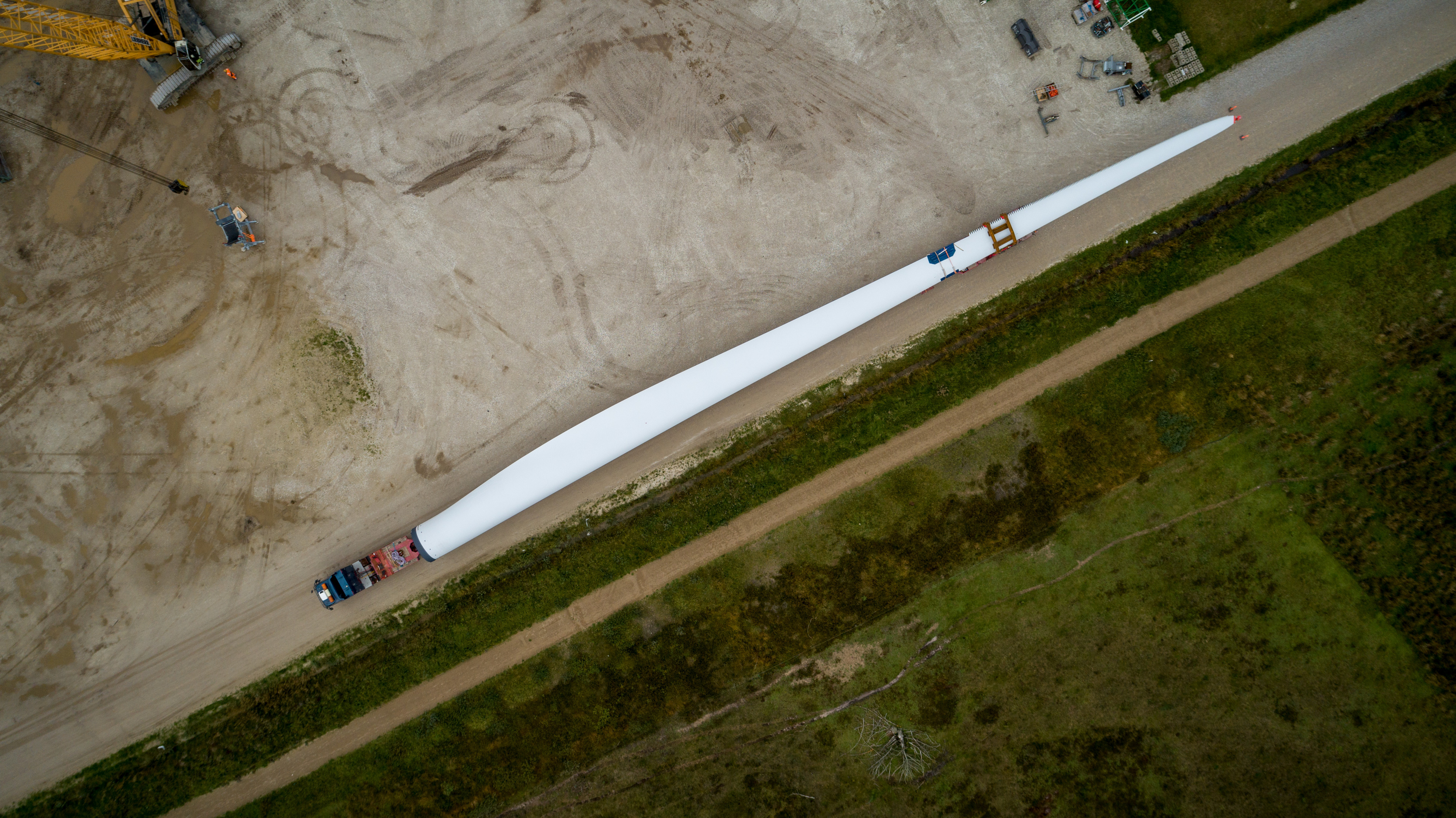 An aerial view of wind turbine wings being transported to Stena Recyclings facilities.