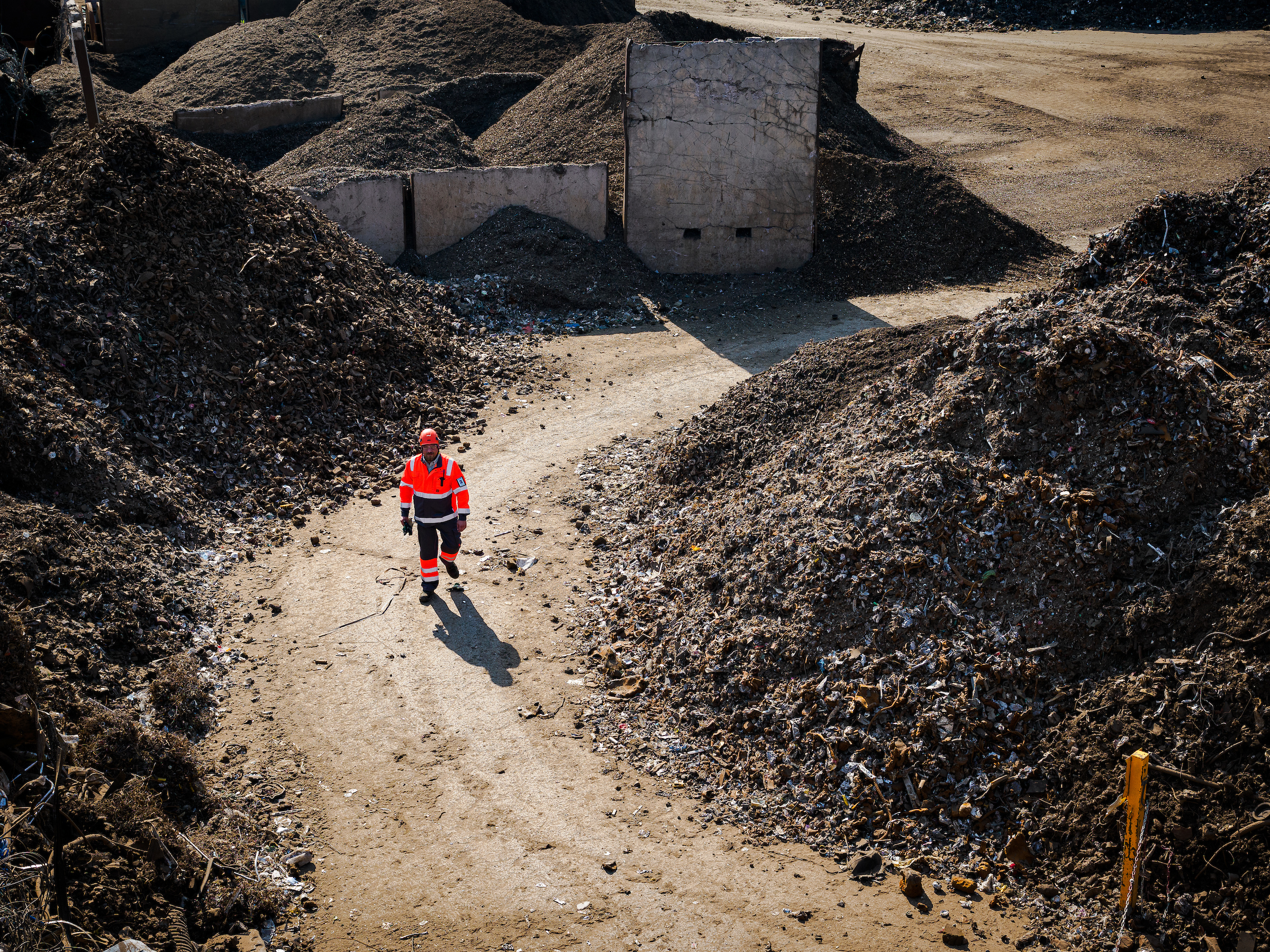Materialikone kahmaroi murskasyotettä