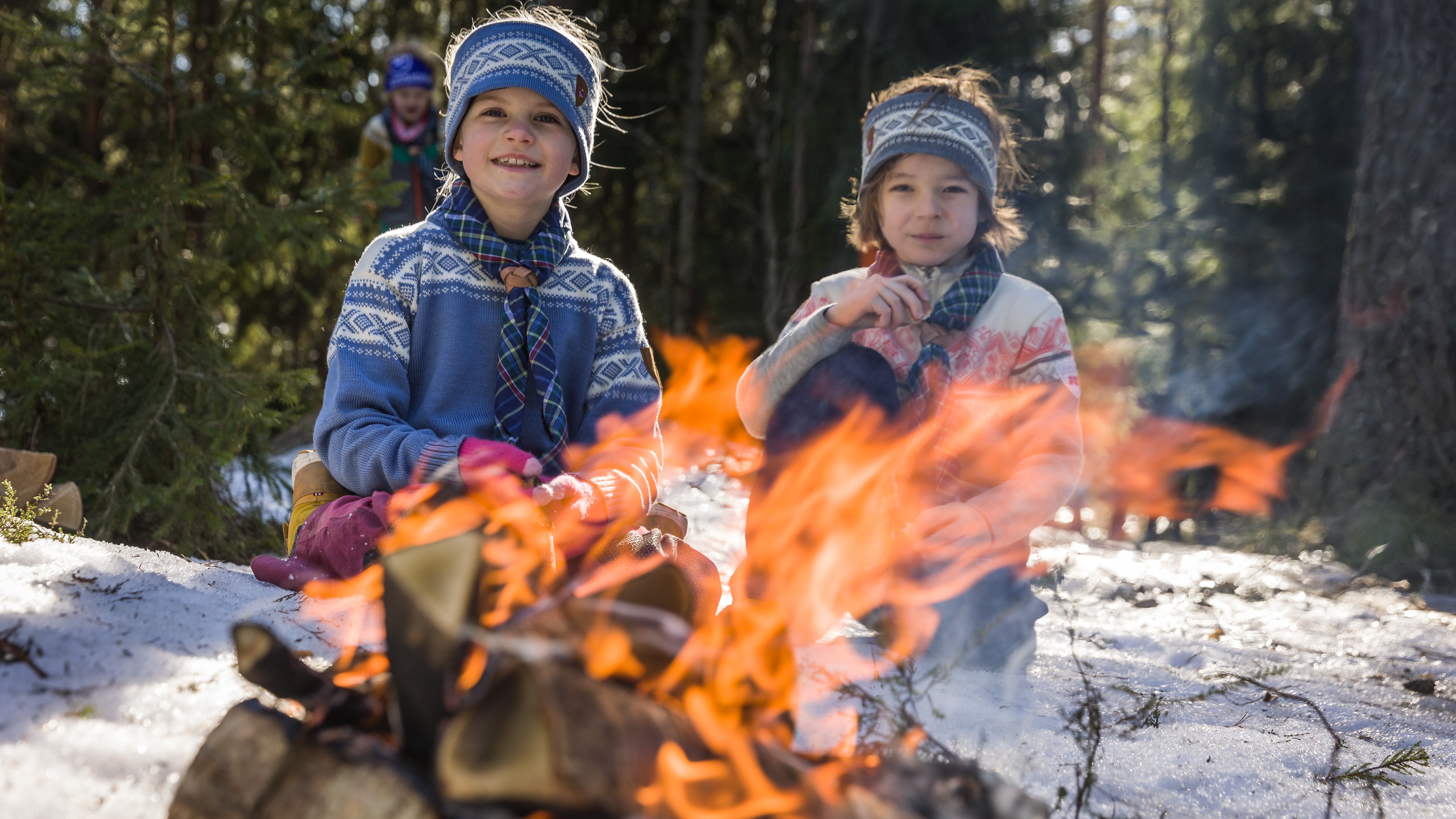 småspeidere ved bål vaffeltur foto Alexander Vestrum