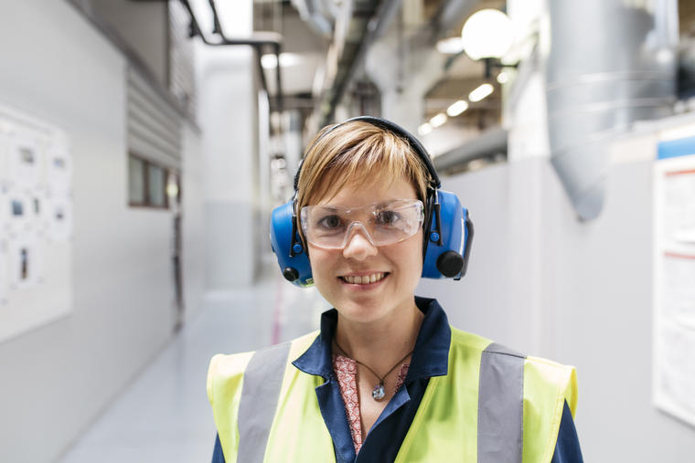 ABB:n Kaisa Lehtikangas on tyytyväinen Stena Recyclingin asiakasportaaliin, joka tarjoaa tiedot ympäristörportointiin.