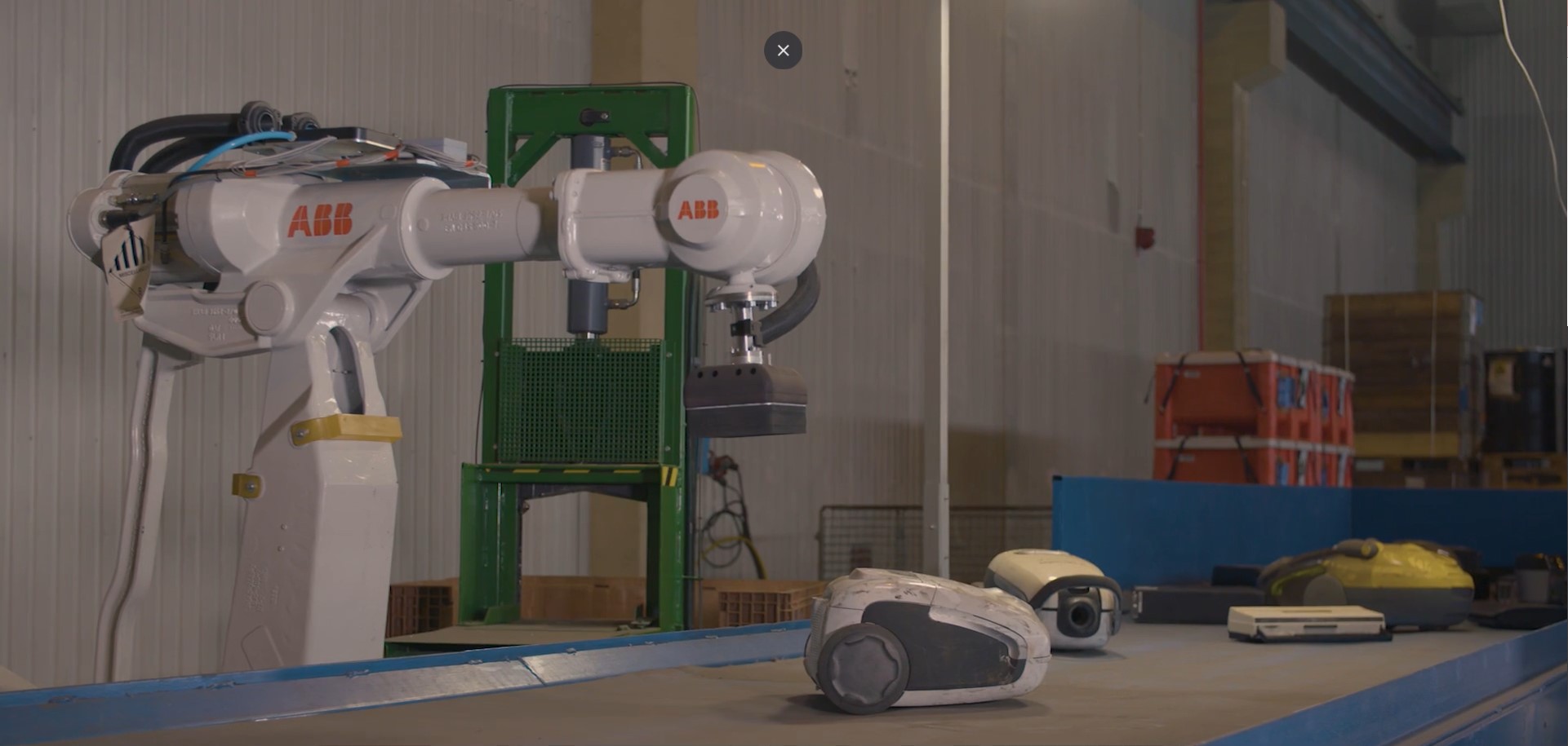 Robotics dismantling a vacuum cleaner at Stena Nordic Recycling Center