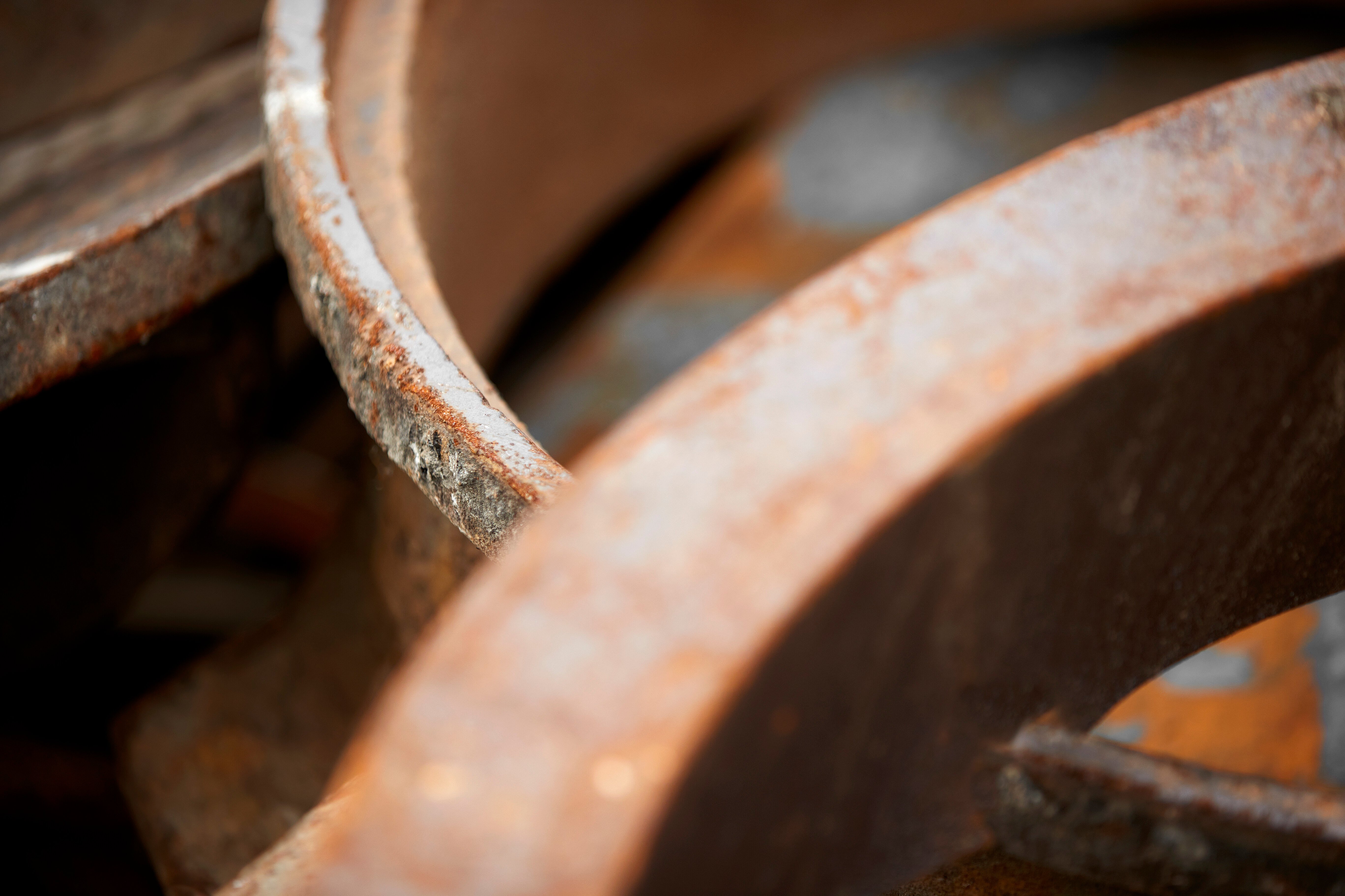 närbild på järnskrot