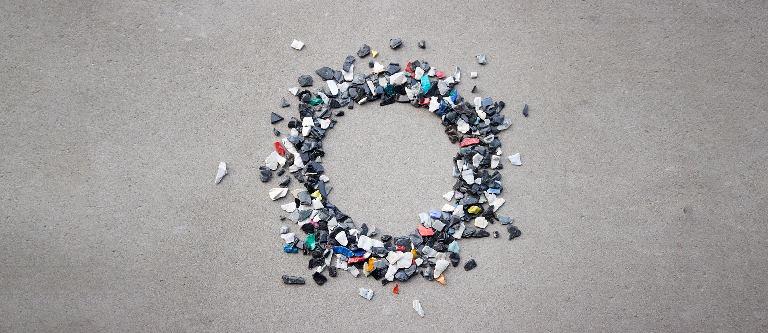 Plastflakes i en rund ring