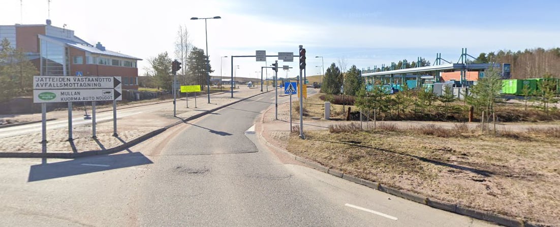 HSY:n vaaka-asemalle ohjaava ajokaista Espoon Ämmässuon alueella.