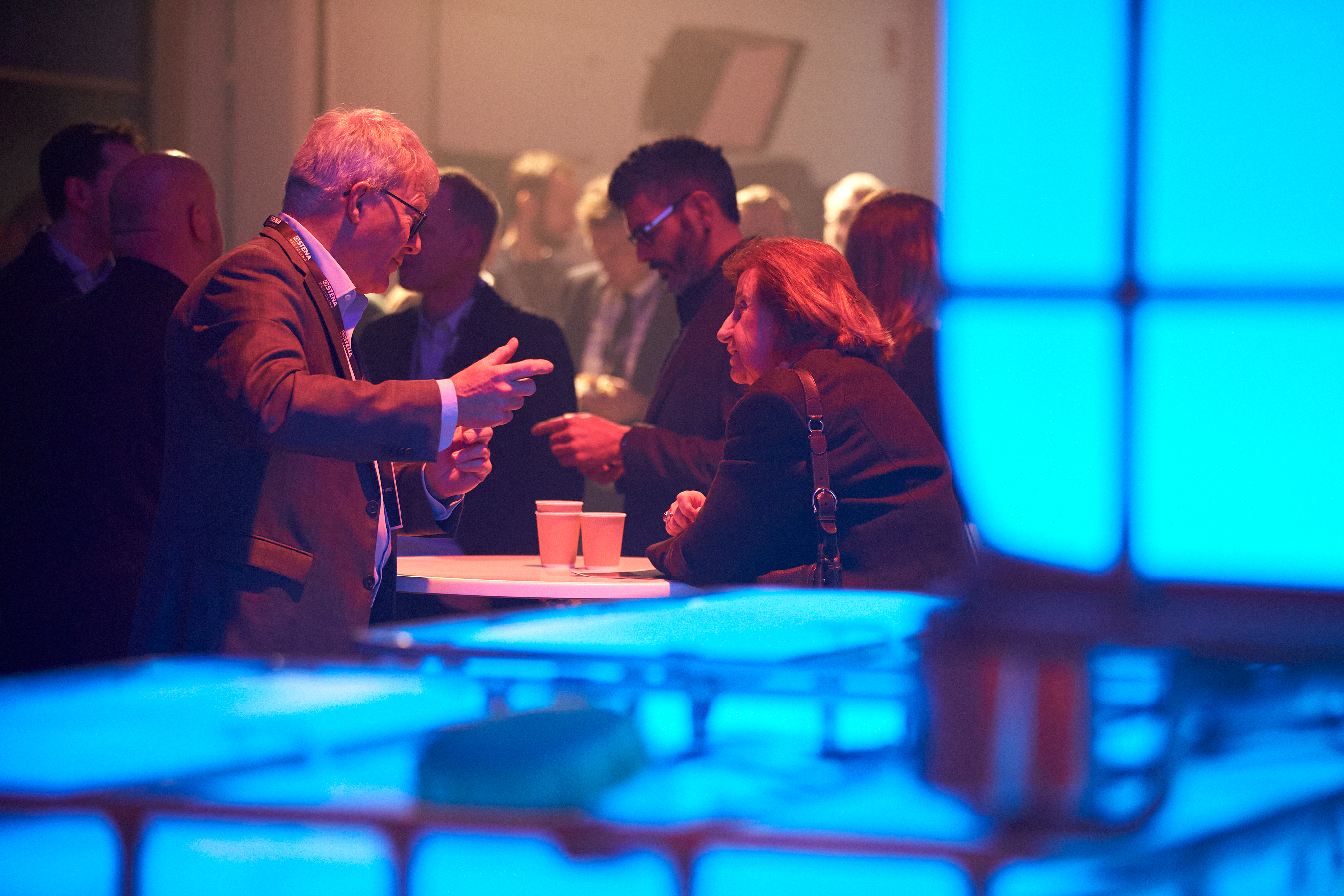 Menschenmenge bei der Eröffnung des Stena Battery Recycling Center in Halmstad, Schweden