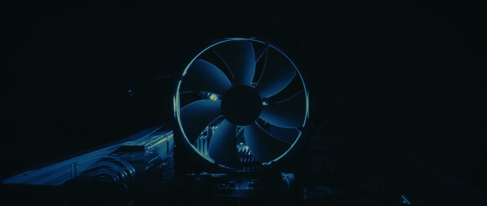 Una ventola di computer poco illuminata