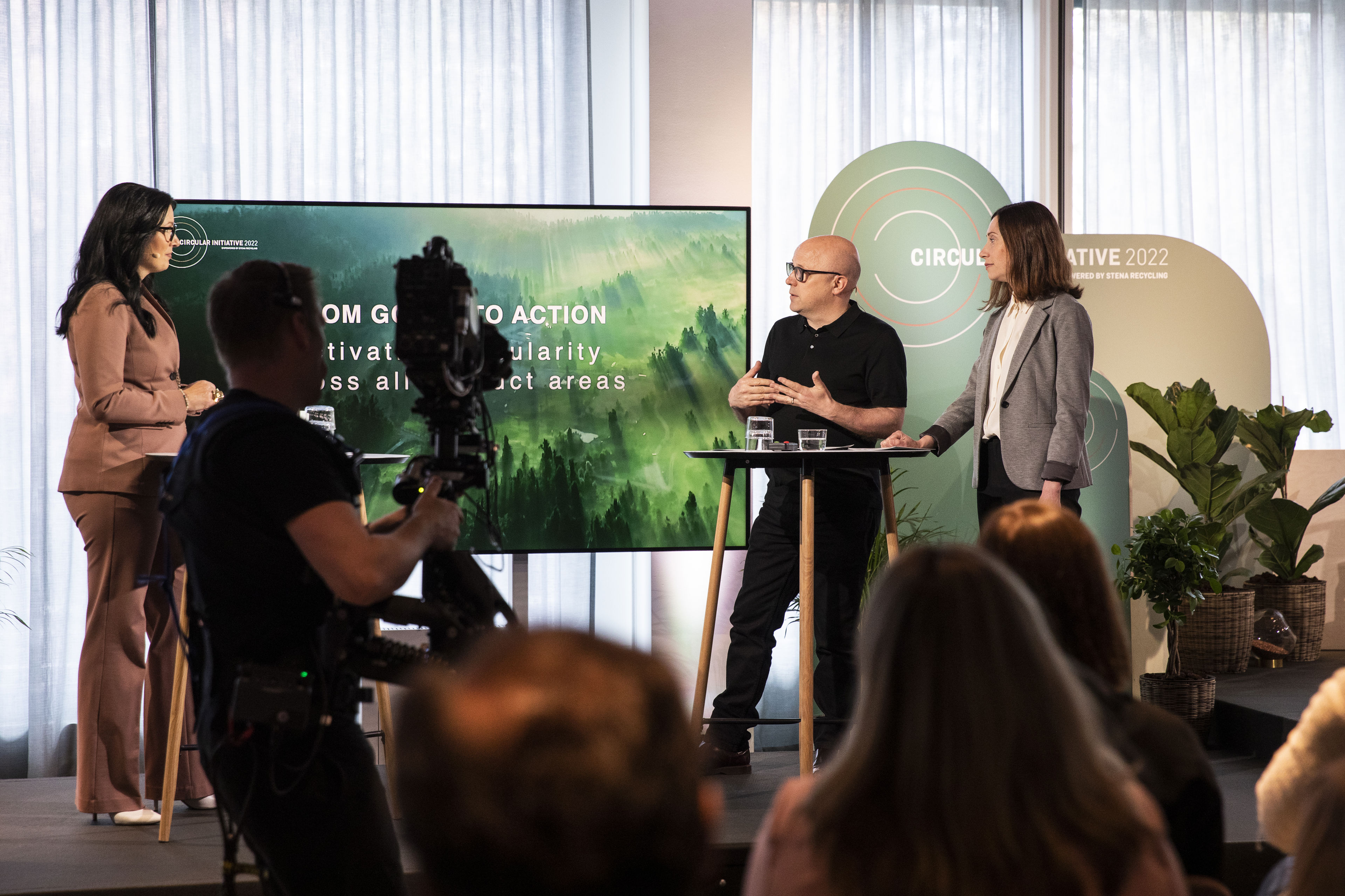 We believe in sharing knowledge. That is why we gather industry leaders and experts in our forum Circular Initiative.