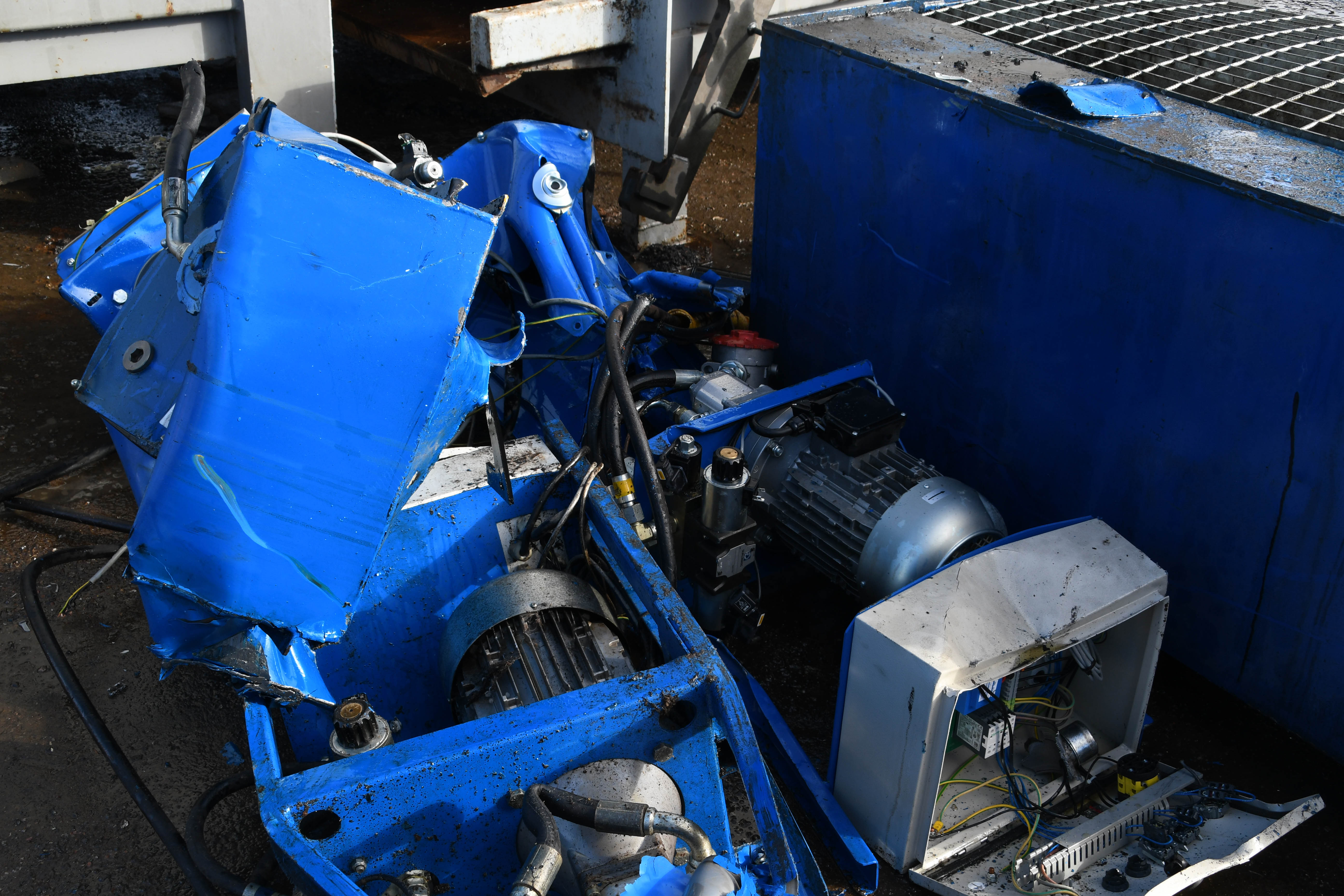 Europressin jätehuoltolaitteen moottori kierrätyksessä