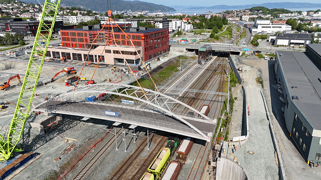 aluminium bridge above train tracks