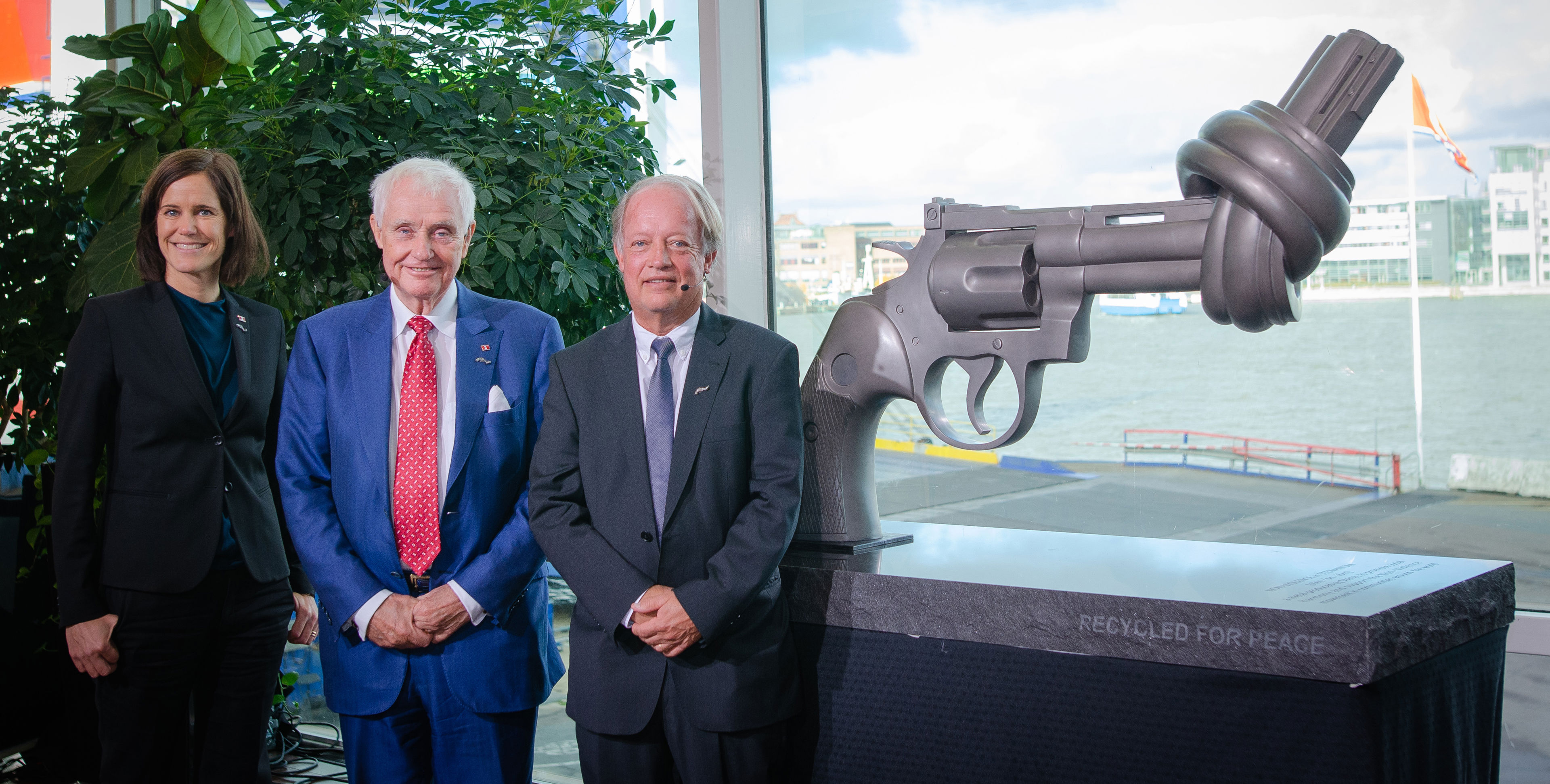 Stena og Non-Violence Project Foundation kunngjør et utvidet samarbeid om det internasjonale freds- og ikke-voldssymbolet «The Knotted Gun».