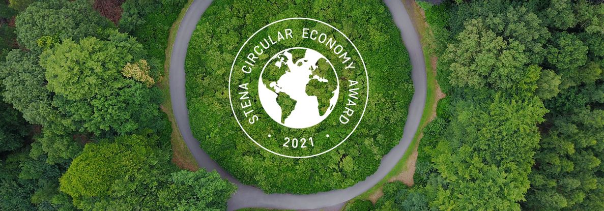 Logo V edycji Stena Circular Economy Award na tle zdjęcia z drzewami