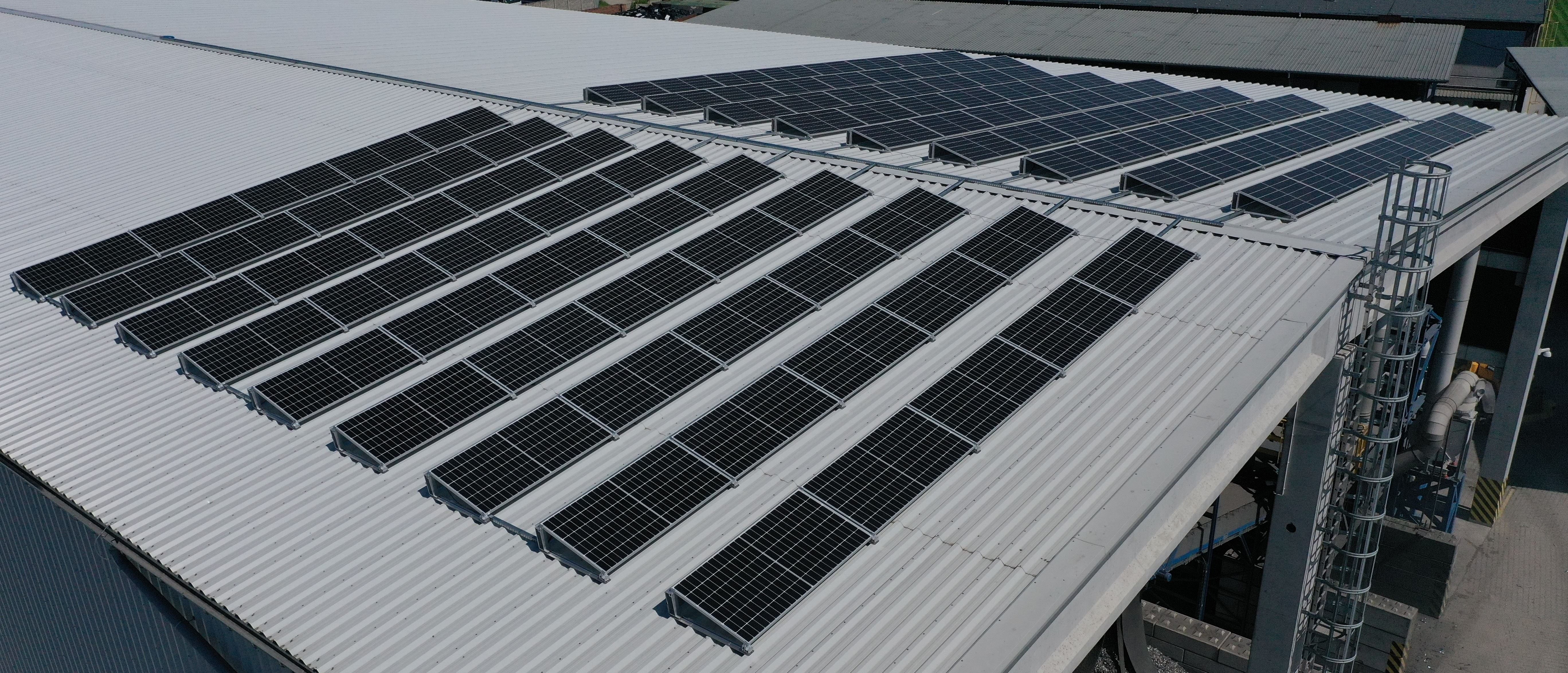 Panele fotowoltaiczne w Centrum Recyklingu Elektroniki Stena Recycling we Wschowie