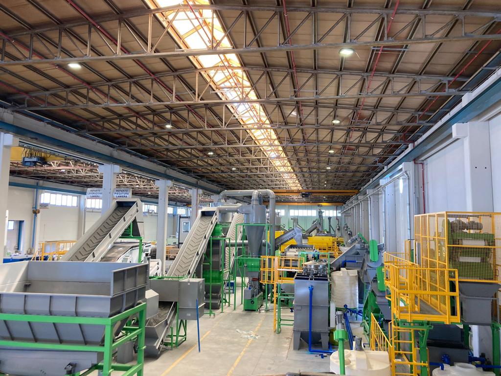 Veduta aerea dell'impianto di plastica in Italia