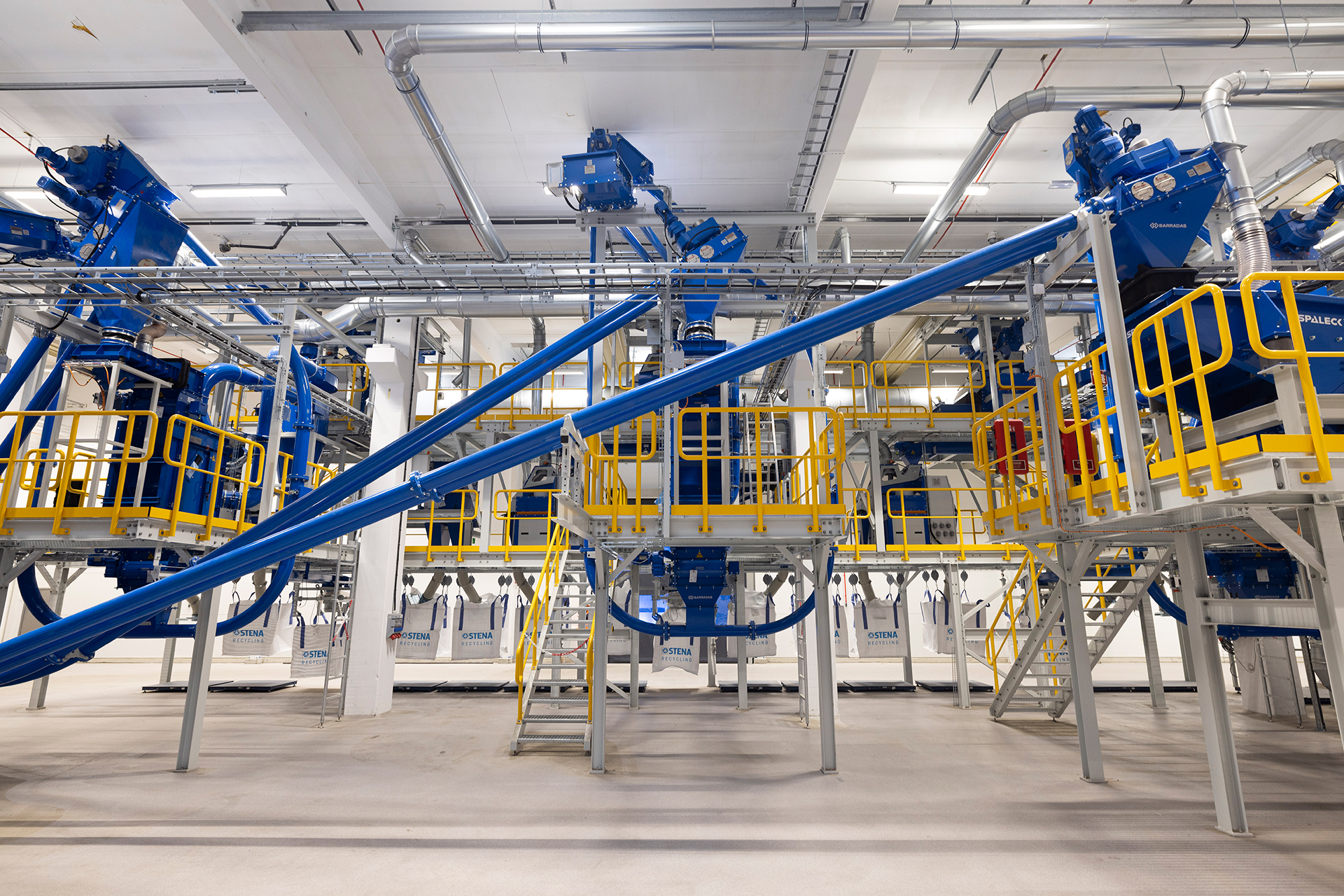 Stena Battery Recycling Center i Halmstad, Sverige, sett fra innsiden