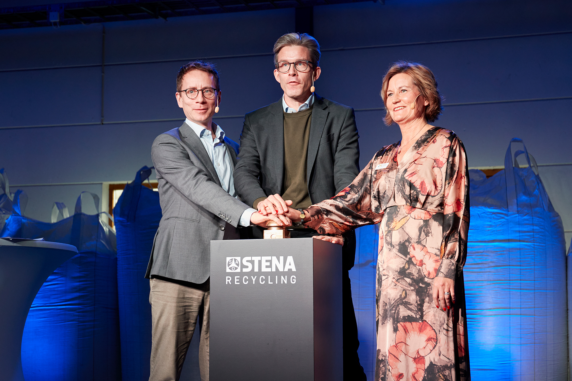 Andreas Veije, produktionschef plast, Stena Recycling och Tobias Narvinger, vd, Stena Rycling, Anki Hansson, näringslivschef Värnamo