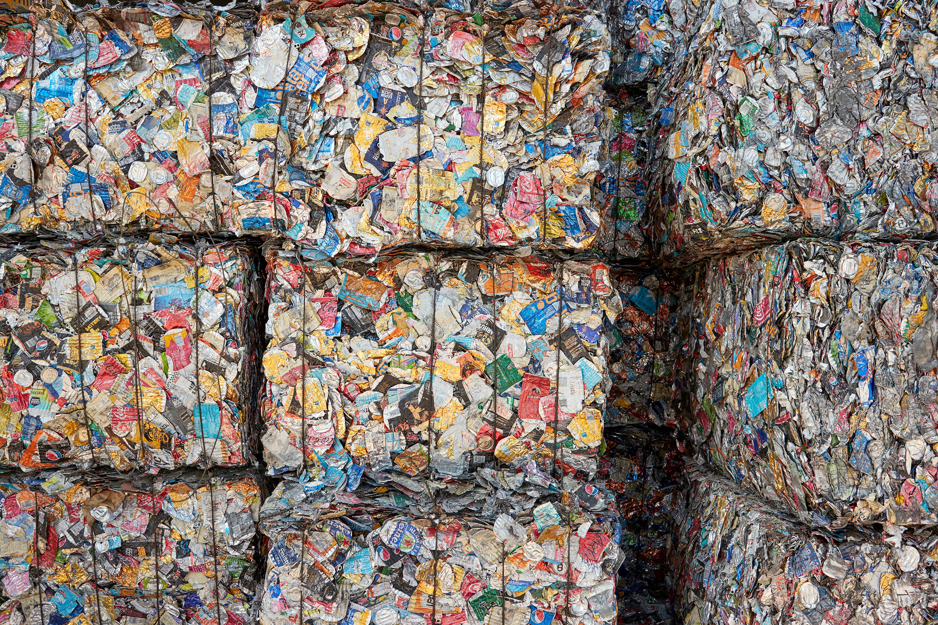 Knuste aluminiumsdåser, der vil blive genbrugt af Stena Recycling.