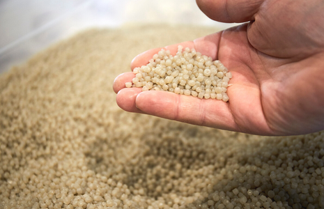 Regranulat LDPE w kolorze słomkowym