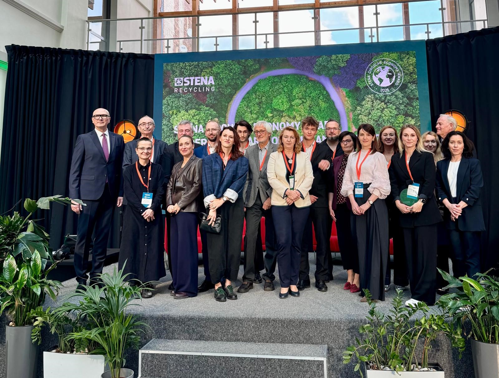 Laureaci oraz jury konkursu Stena Circular Economy Award