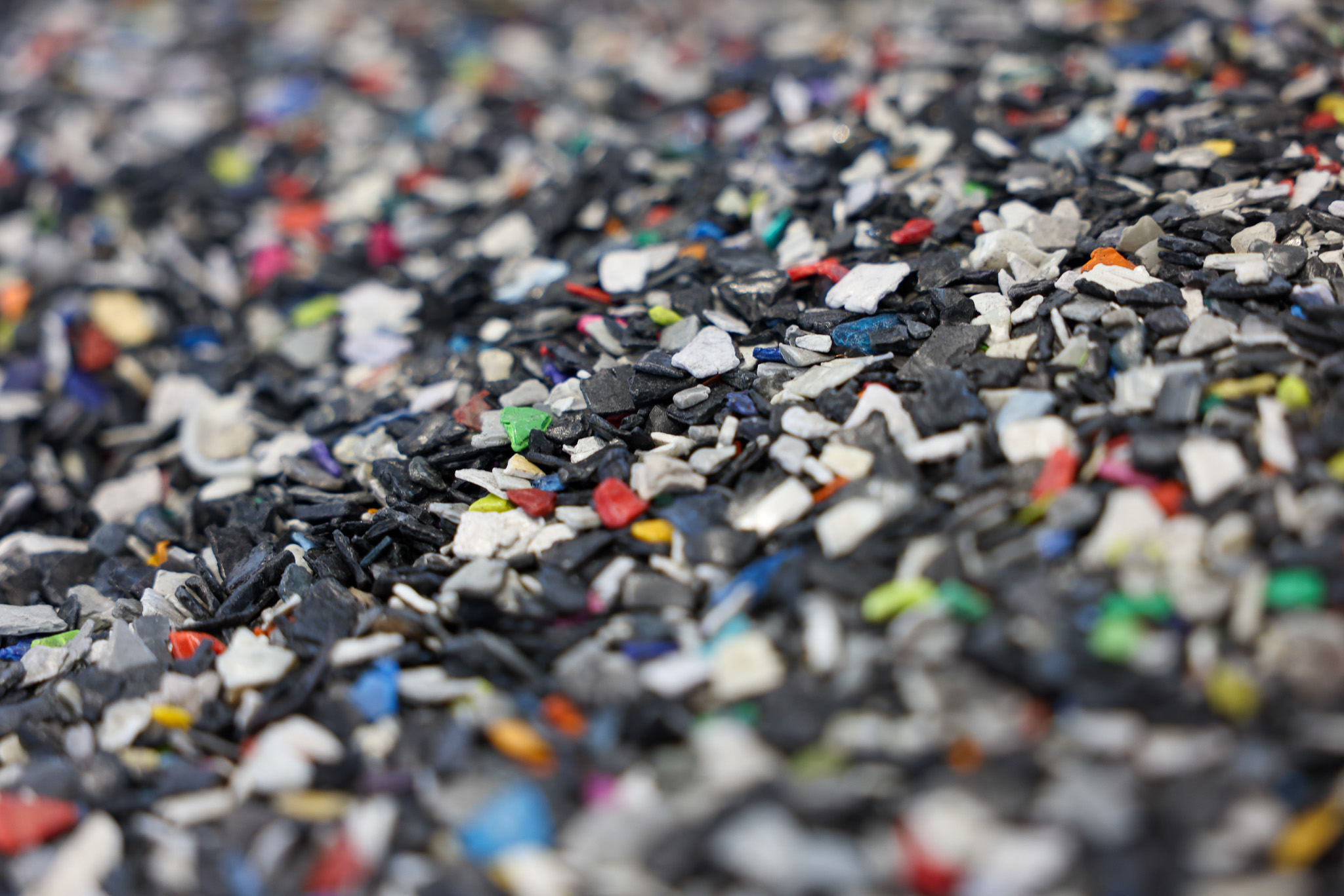 Närbild på elektronikplast