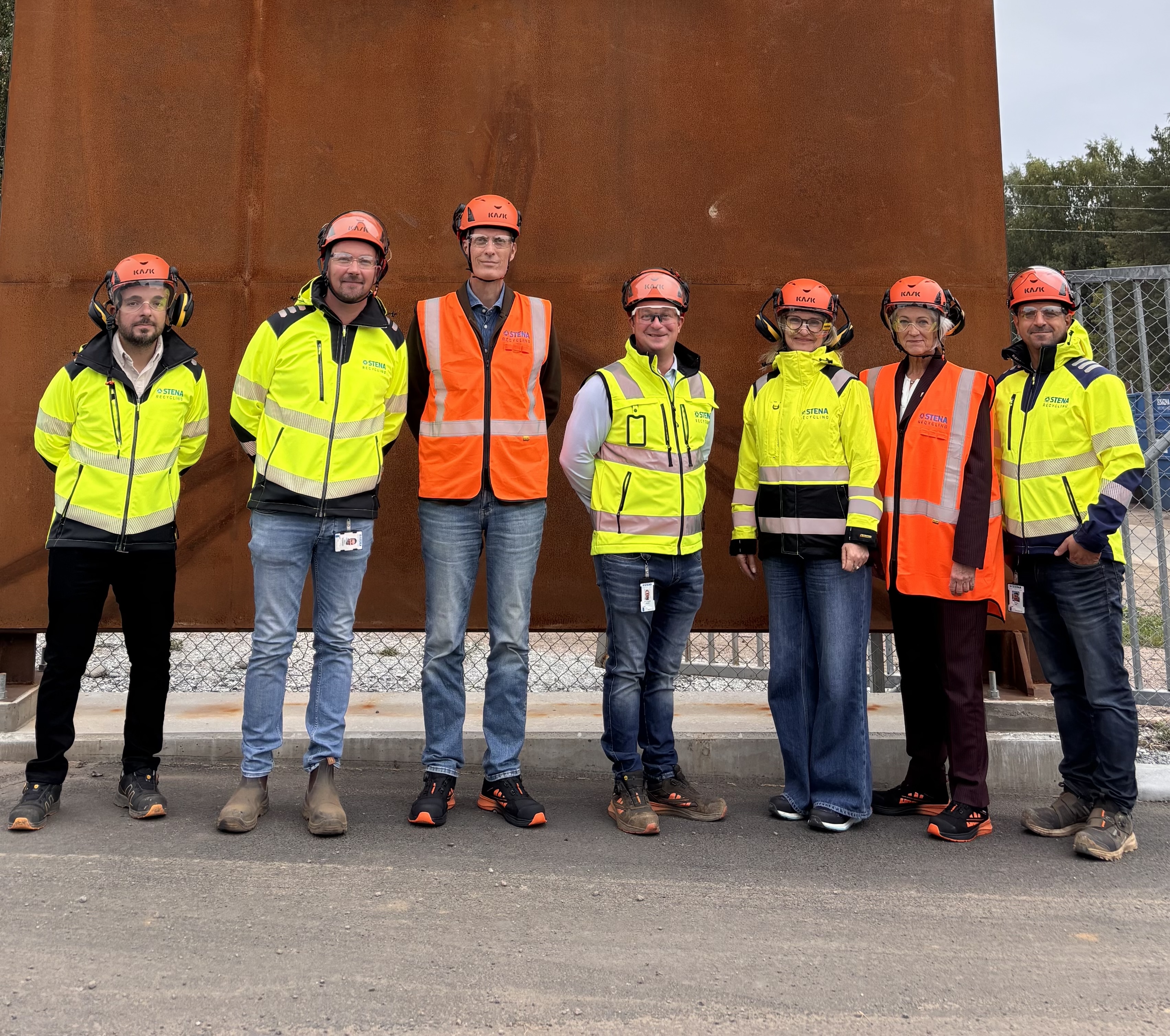Acko Ankarberg Johansson besöker Stena Recyclings anläggning i Hallstahammar.