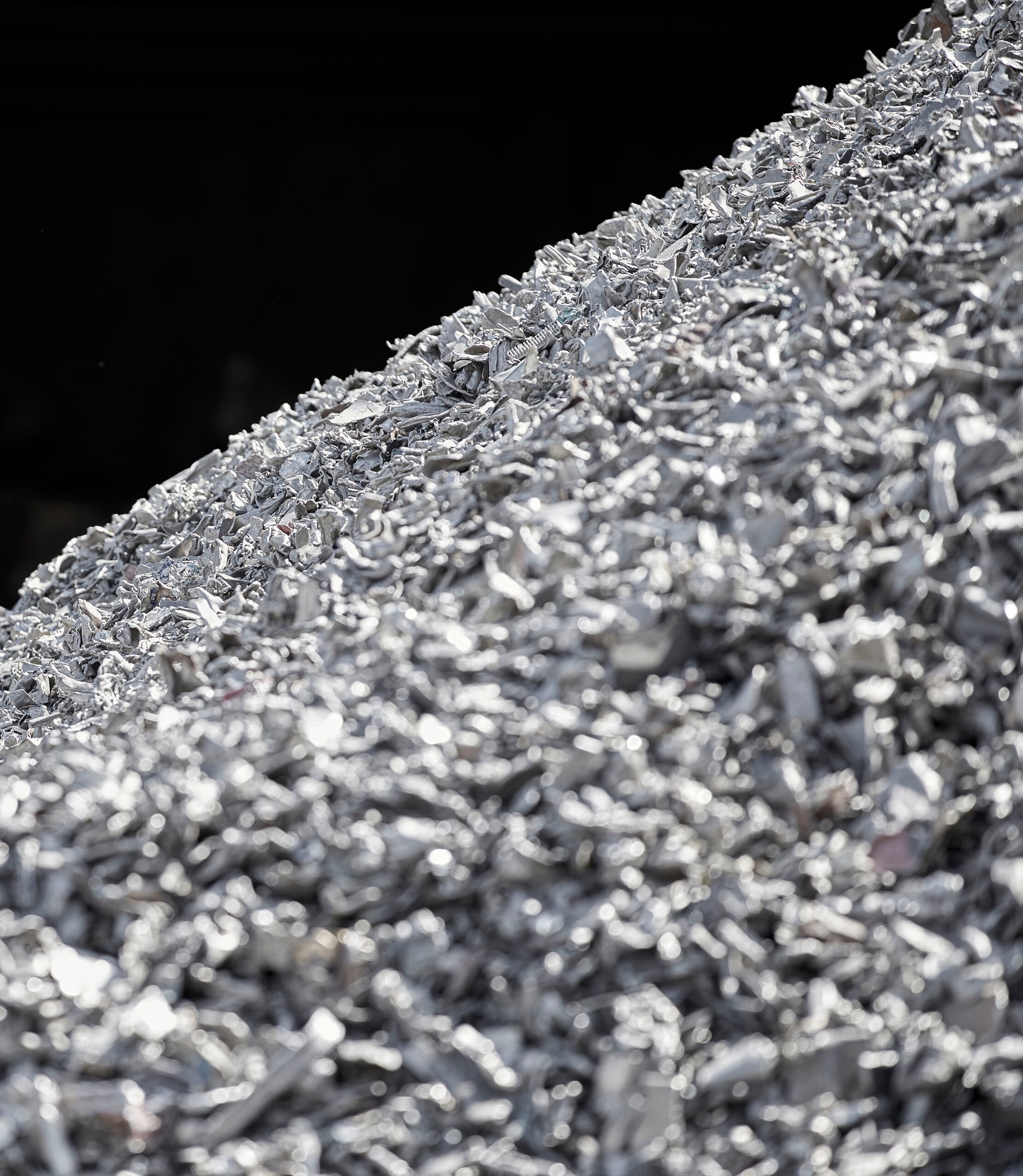 Hög med aluminium