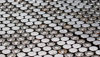 Rækker af lithium-ion-battericeller, der er klar til at blive genbrugt eller genanvendt af Stena Recycling 