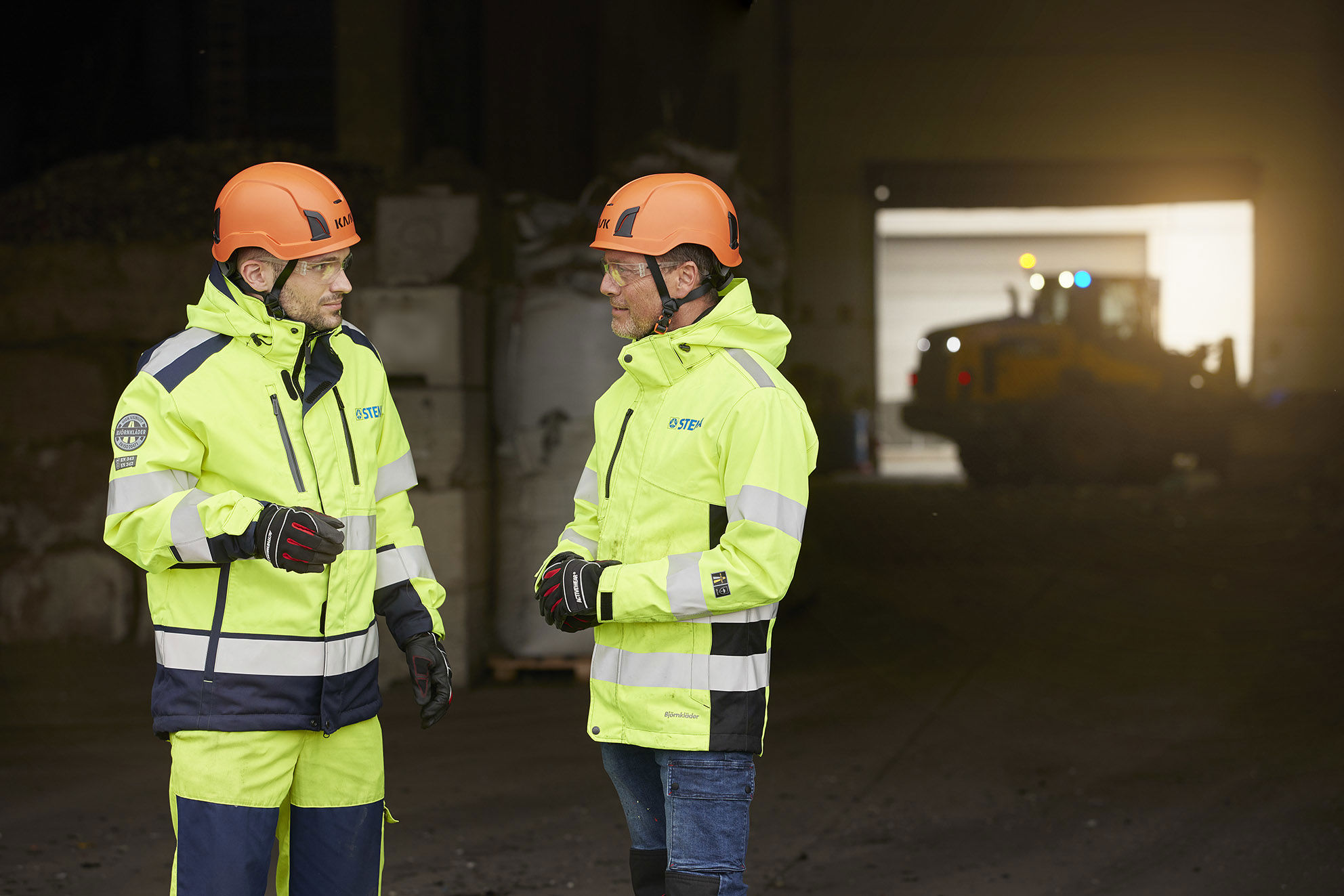 Two Stena employees discussing the production