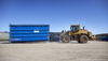 Blå container på en återvinningsanläggning